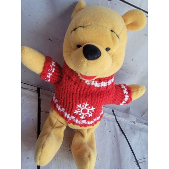 Vintage Disney Store Winnie the Pooh Snowflake Sweater Pooh Mini Bean Bag Beanie - Picture 2 of 6